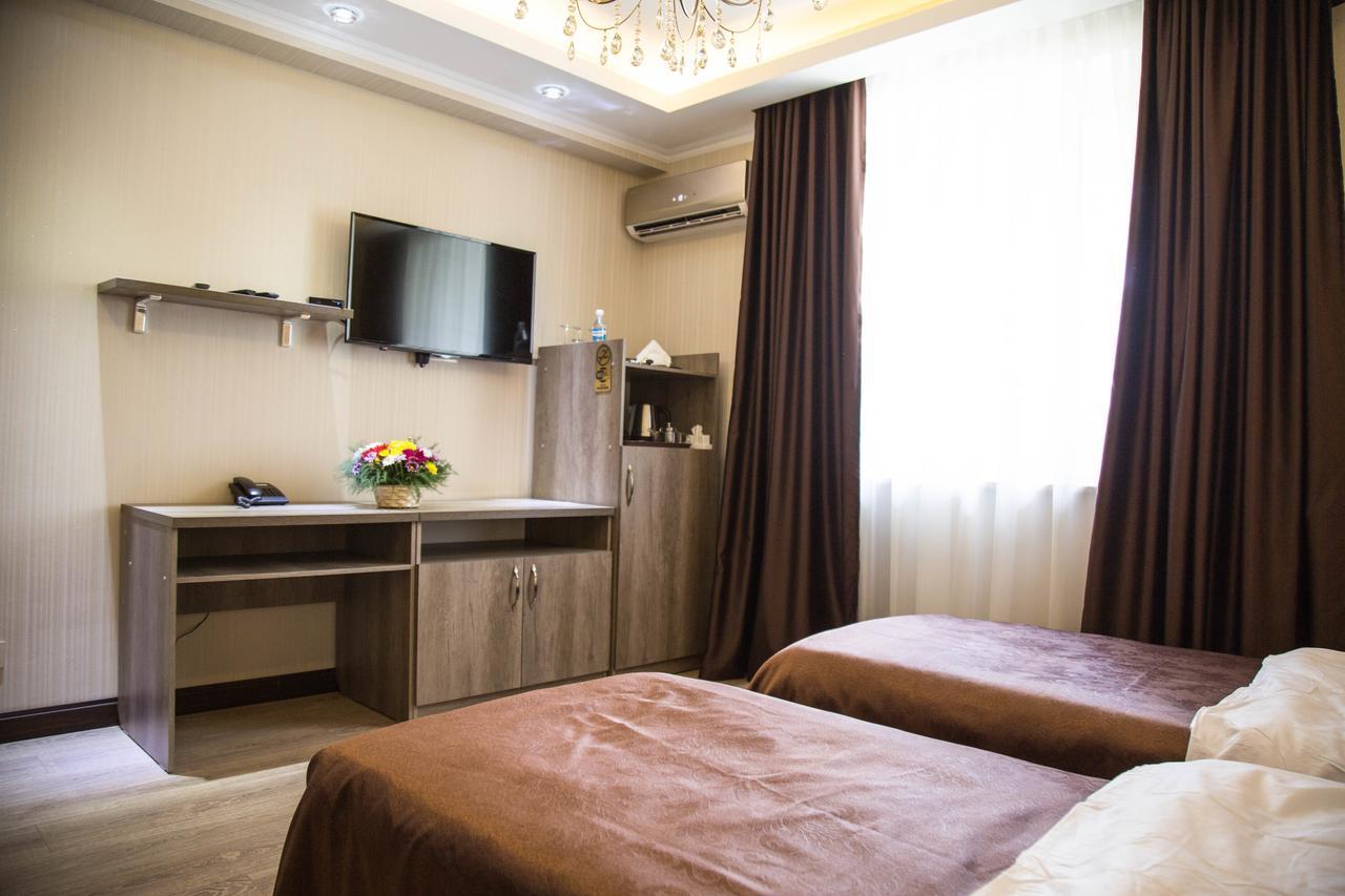 De'Mar Hotel Бішкек Екстер'єр фото